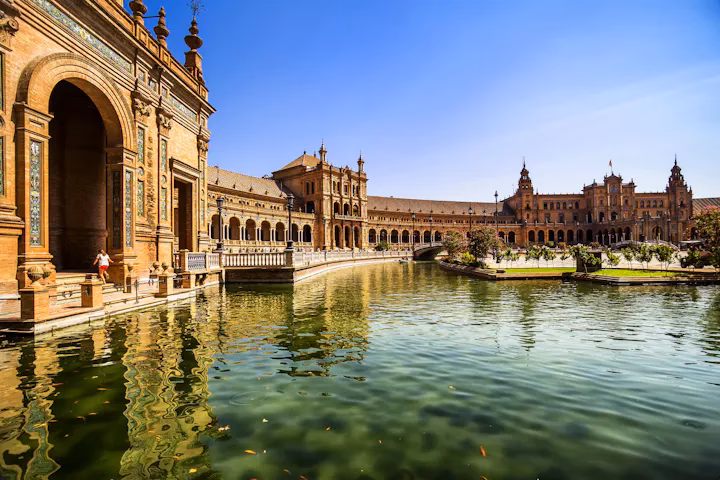 ¿Qué distancia hay entre Santander y Málaga?