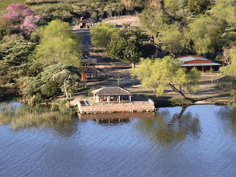 ¿Cómo puedo ir de Mercedes a Colonia Carlos Pellegrini?
