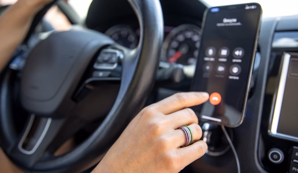 ¿Cómo conectar el celular al estéreo del auto por Bluetooth?