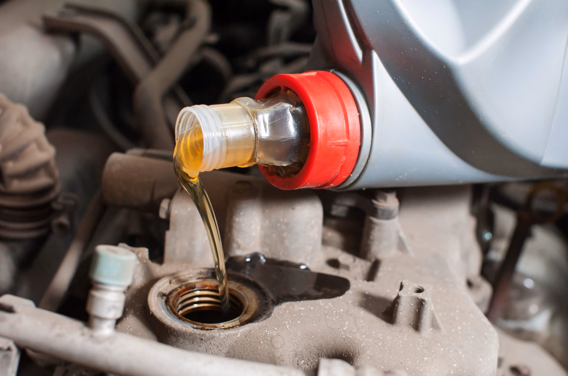 ¿Qué pasa si le echo aceite de 2 tiempos a mi carro?