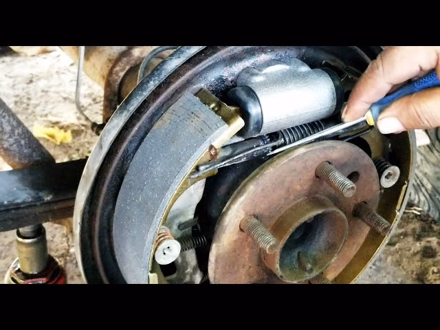 ¿Cuánto cobran por un ajuste de frenos?