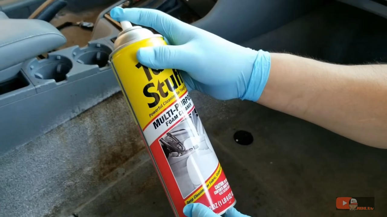 ¿Cómo limpiar la alfombra del coche extremadamente sucia?