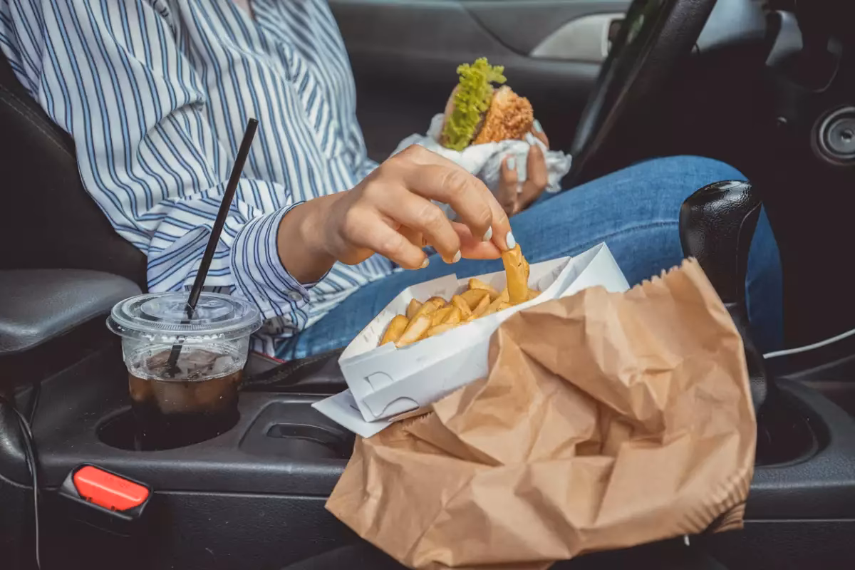 ¿Qué es el sistema de alimentación en un coche?