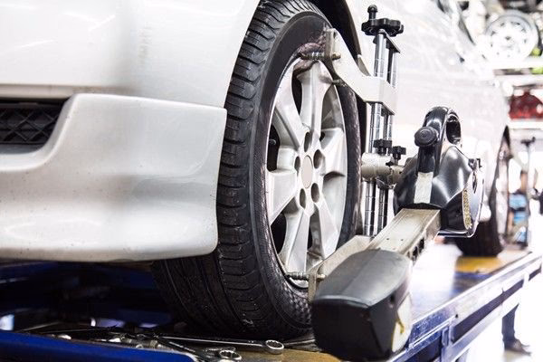 ¿Cuánto vale alinear una dirección de un coche?