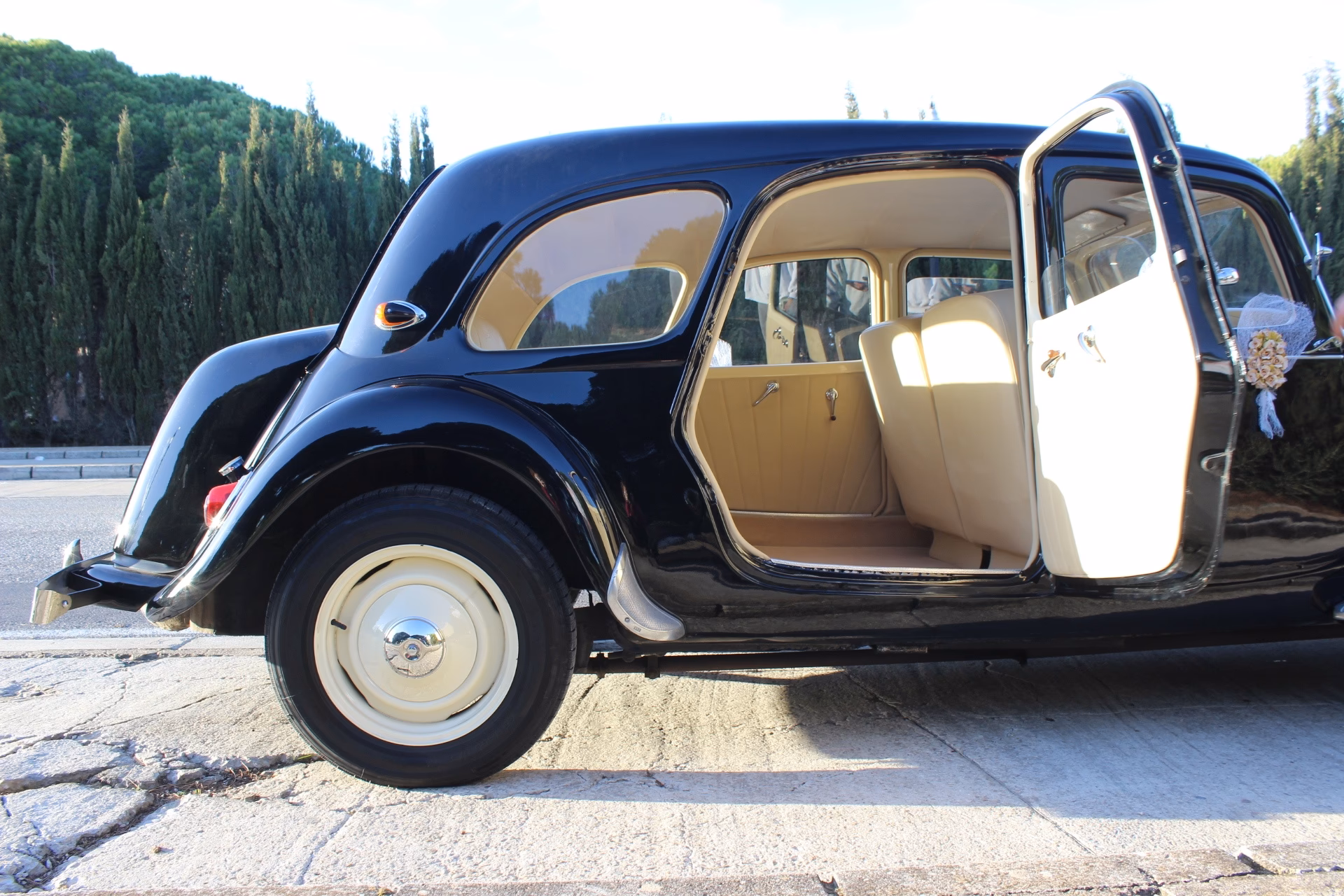 ¿Cuánto cuesta alquilar un coche clásico para una boda?