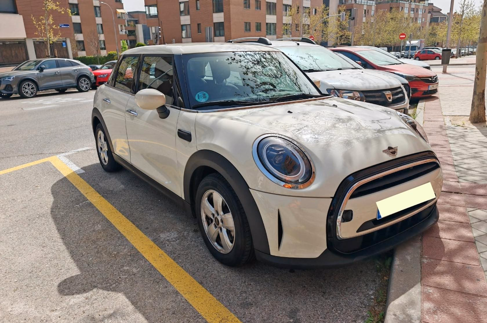 ¿Puedo alquilar un coche y conducirlo hasta otra ciudad?
