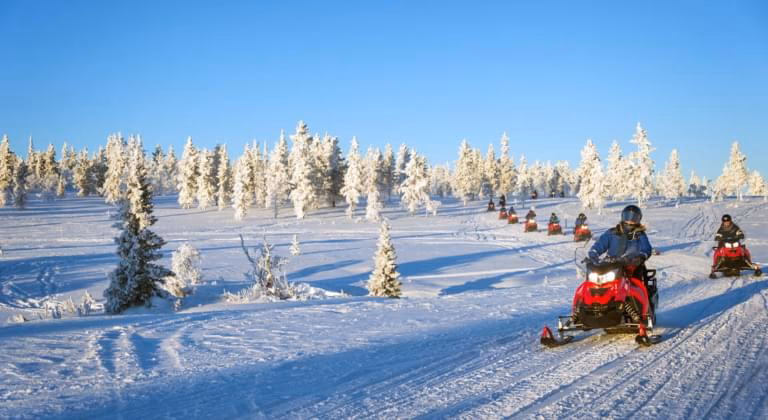 ¿Puede un ciudadano estadounidense alquilar un coche en Finlandia?