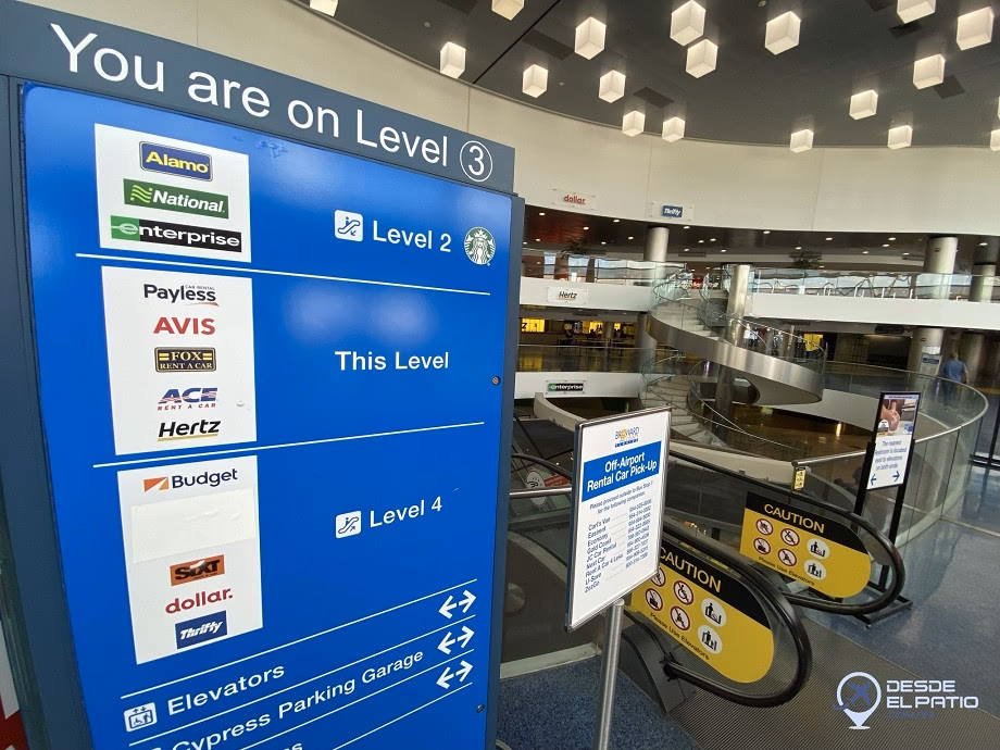¿Cuánto cuesta rentar un carro en el aeropuerto de Miami?