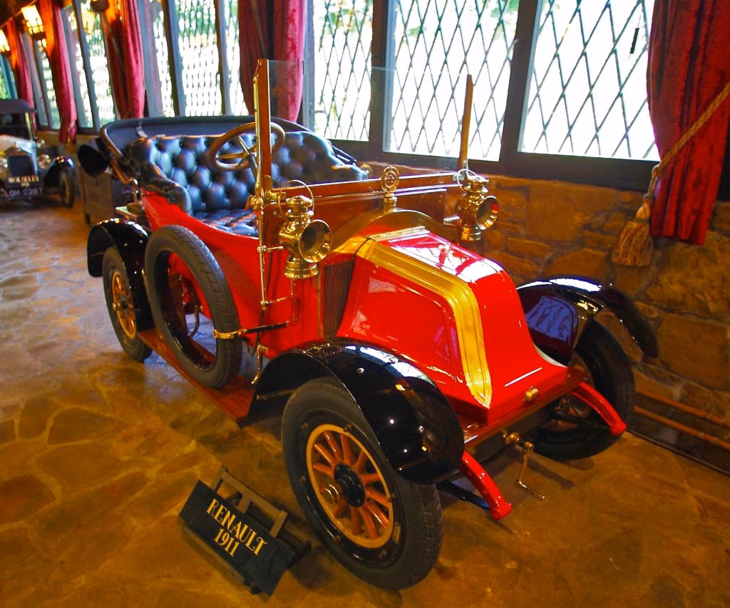 ¿Cuántos años tiene un coche con matrícula AM?