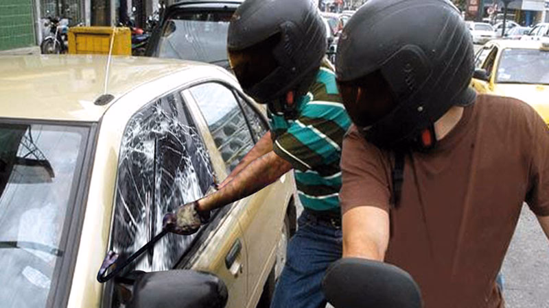 ¿Qué se le puede poner a los vidrios para que no se vea para adentro?