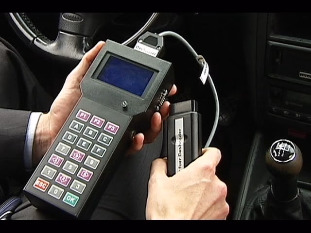 ¿Cómo puede alterar el kilometraje de un carro?