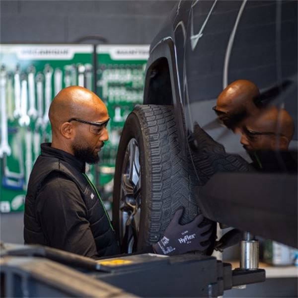 ¿Cuánto cuesta un pinchazo de auto?