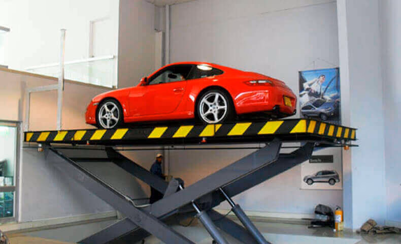 ¿Cómo se llama un ascensor para coches?