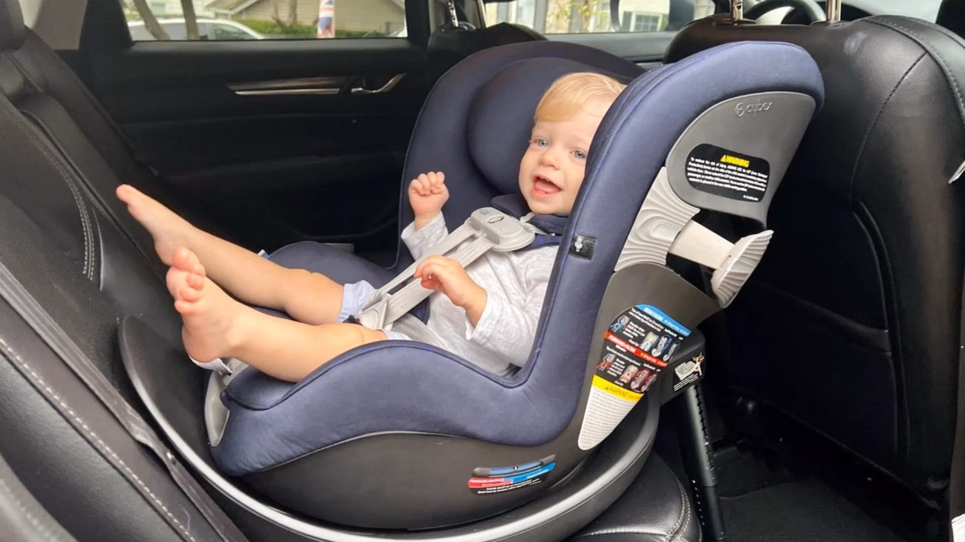 ¿En qué tipo de asiento de automóvil deben viajar los bebés?