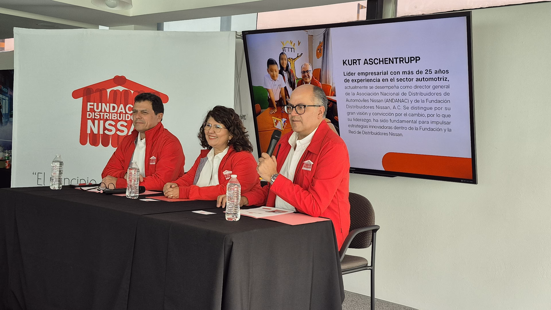 ¿Qué hace la empresa de Nissan?