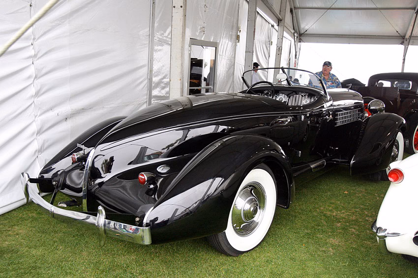 ¿Qué automóvil se fabricó en Auburn, Indiana?