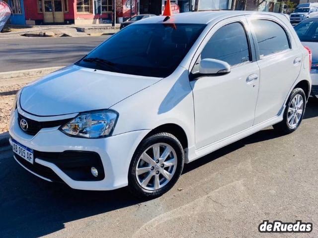 ¿Cuánto cuesta un Toyota Etios 2016?