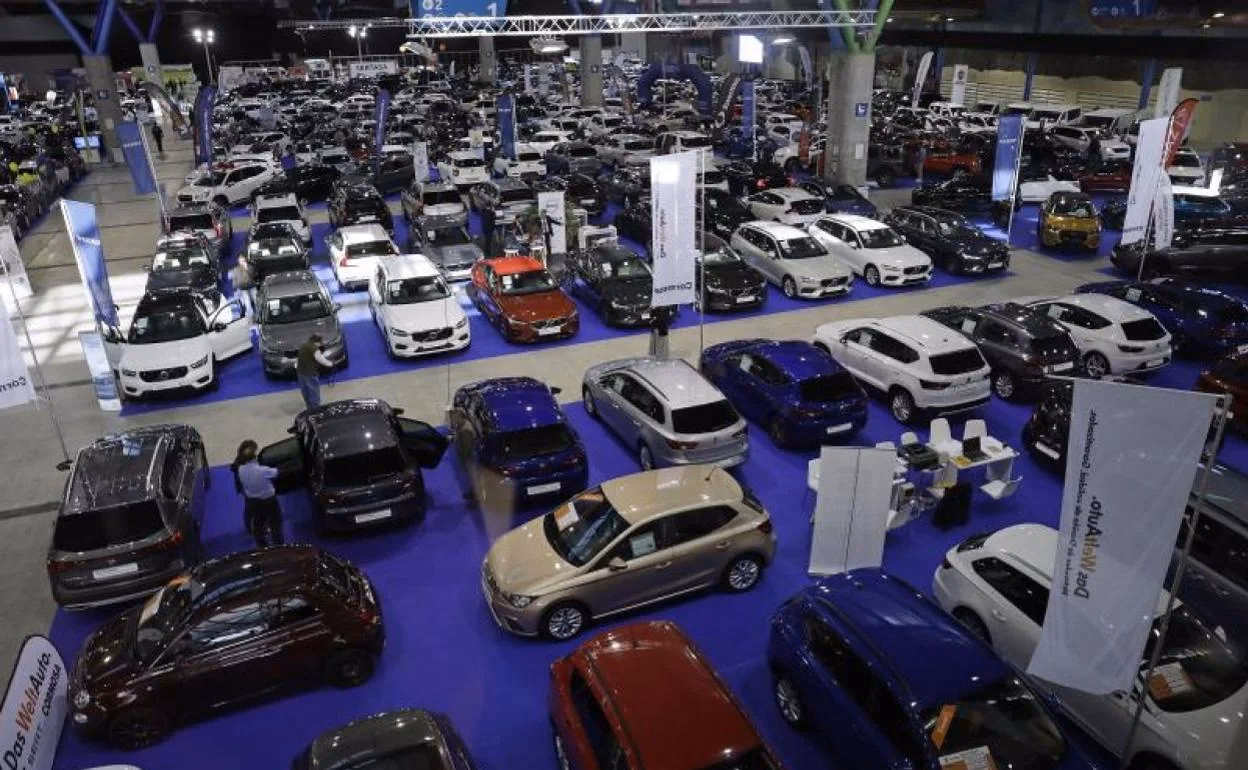 ¿Un concesionario de automóviles me dará dinero en efectivo por mi vehículo?