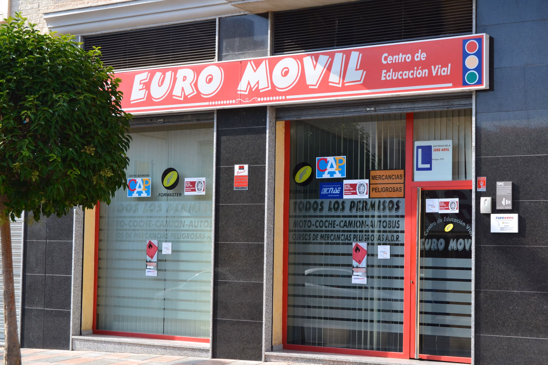 ¿Qué es necesario para apuntarse a la autoescuela?