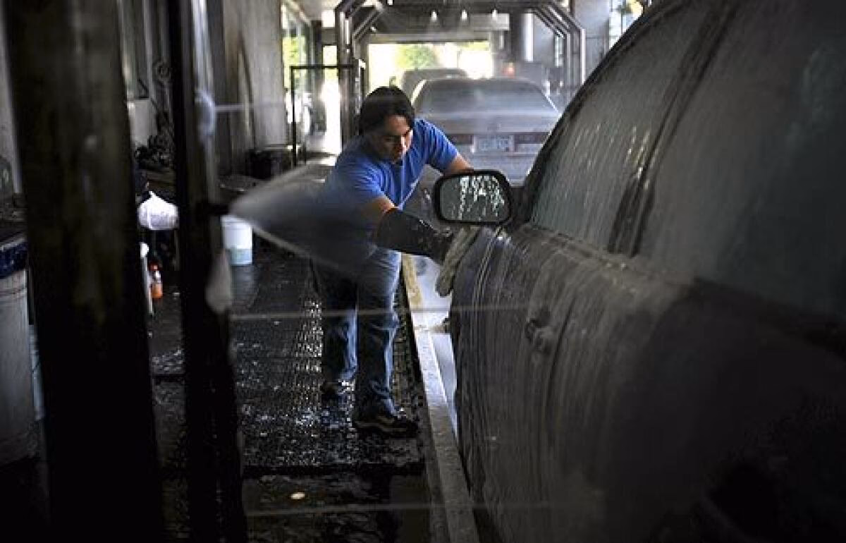 ¿Es legal exigir un coche para trabajar?