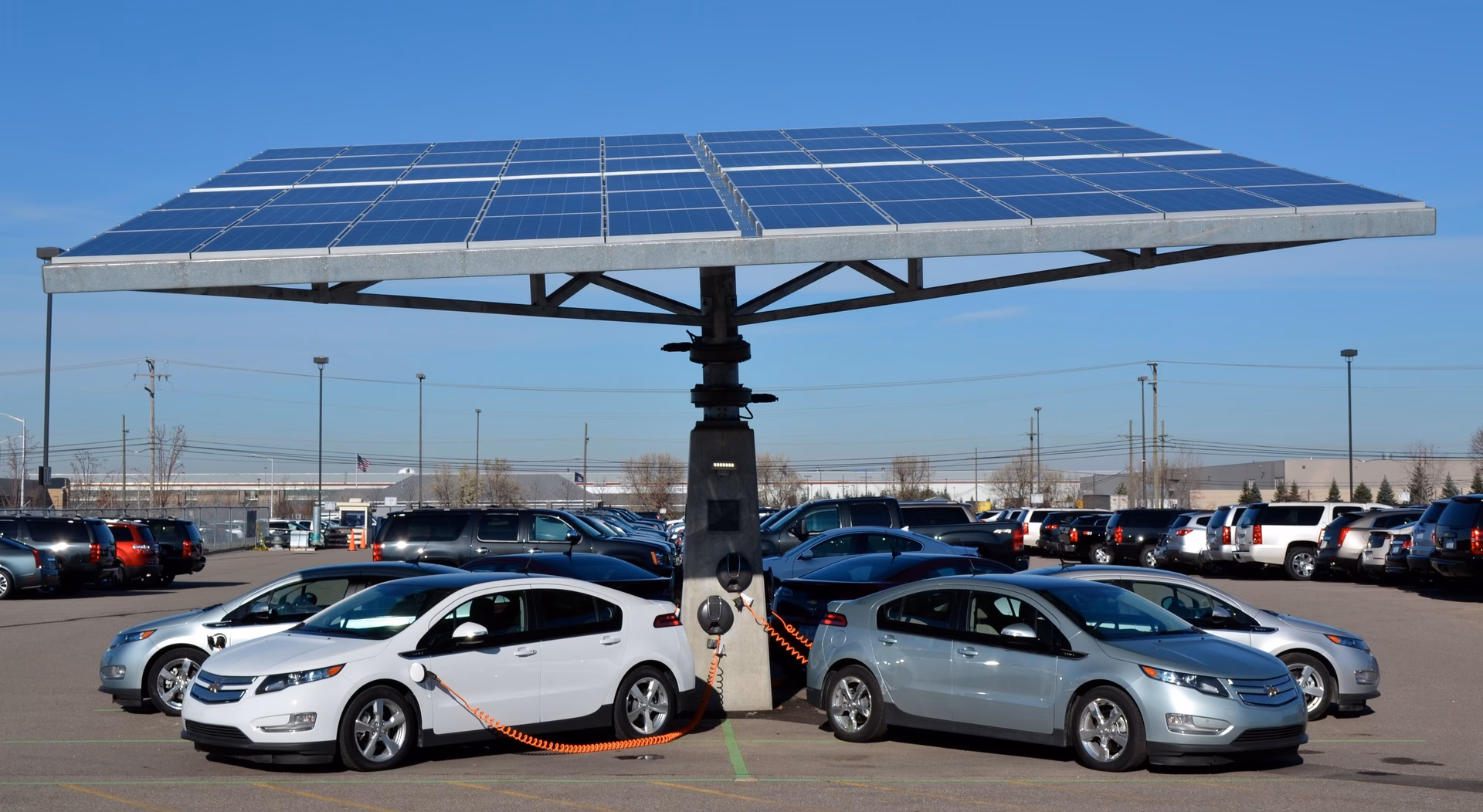 ¿Puede un coche eléctrico funcionar con energía solar?