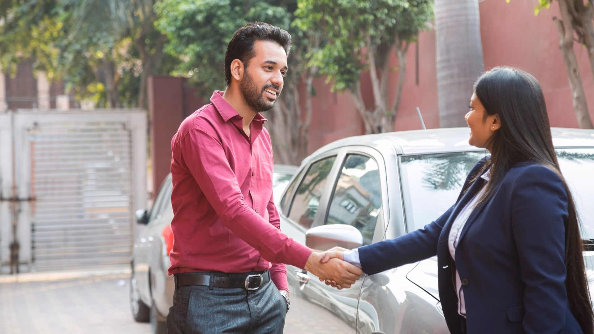 How much do car resellers make?