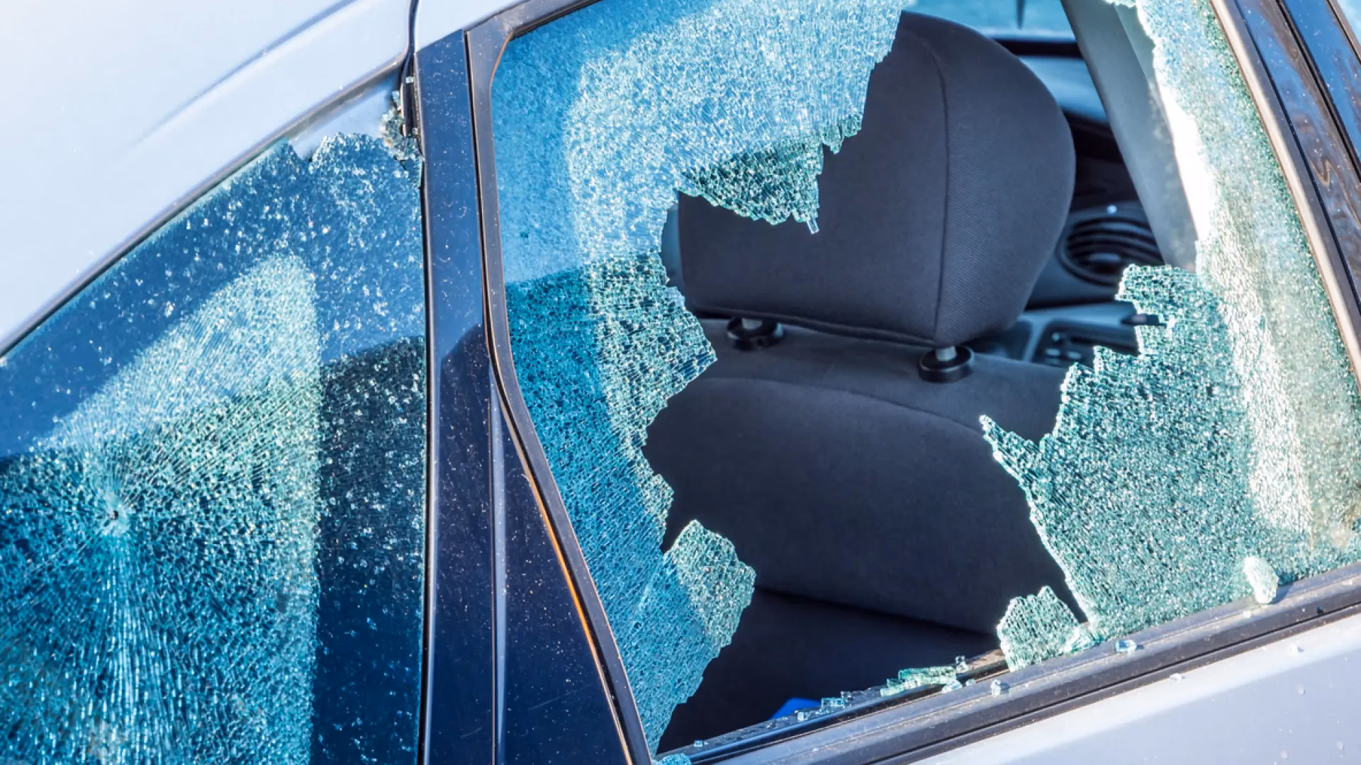 ¿Se pueden dejar botellas de agua de vidrio en el coche?