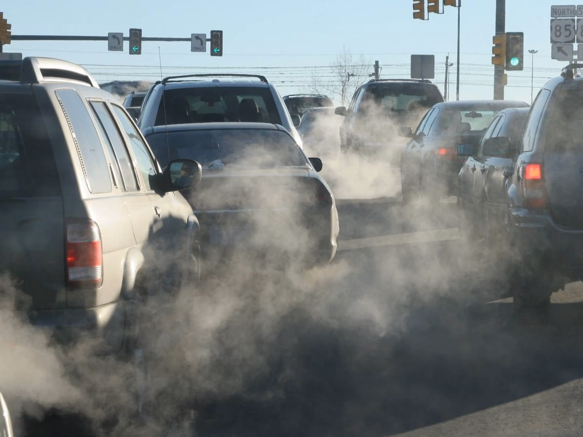 ¿Qué pasa cuando un carro agarra aire?