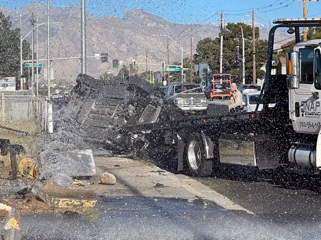 ¿Al ingresar a un vehículo desde el lado de la calle, ¿deberías?