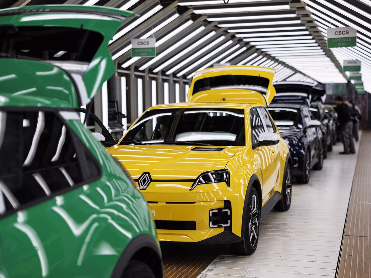 ¿Cuántos amperios se necesitan para cargar un coche eléctrico?