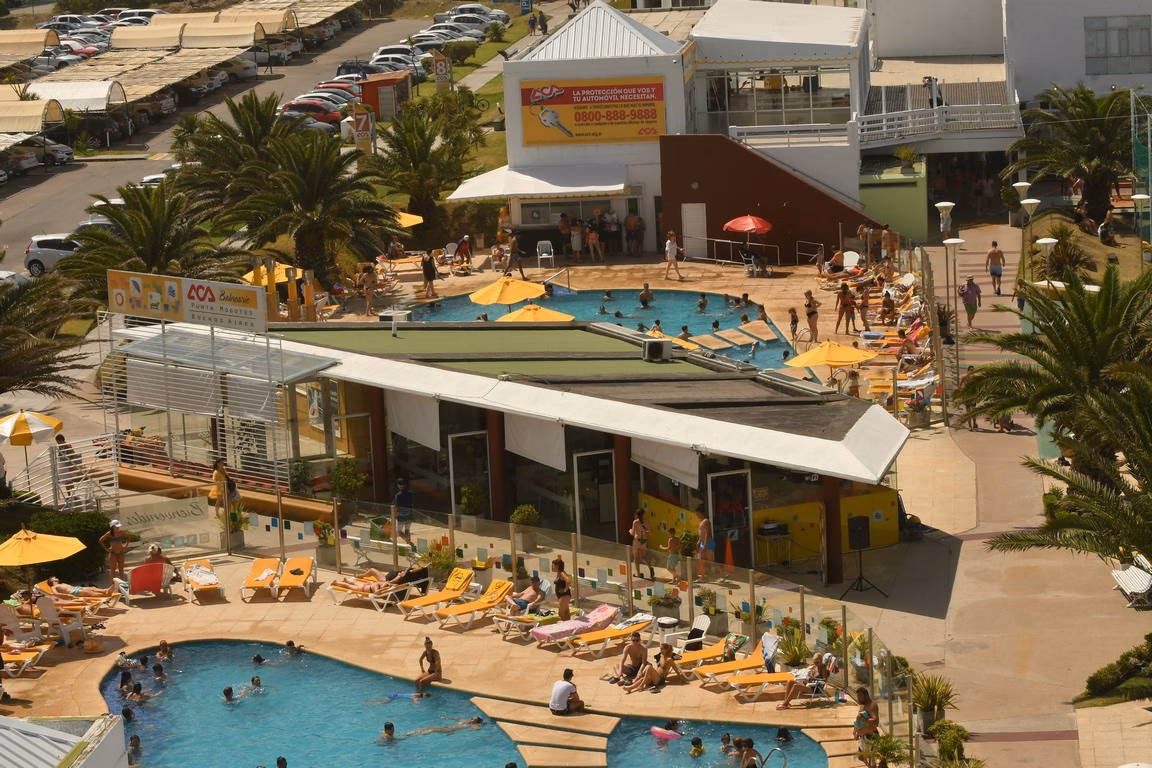 ¿Cuánto cuesta alquilar una carpa en Punta Mogotes?