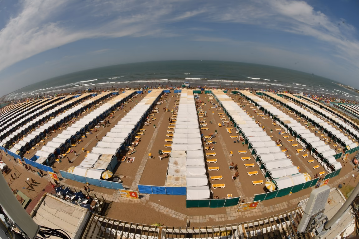 ¿Cuánto cuesta una carpa en Mar del Plata en 2025?