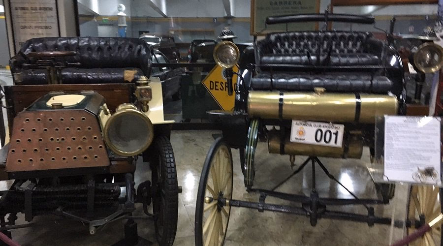 What is the meaning of automobile museum?