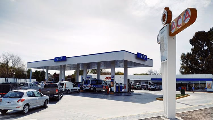 ¿Cuántas estaciones de servicios tiene YPF?
