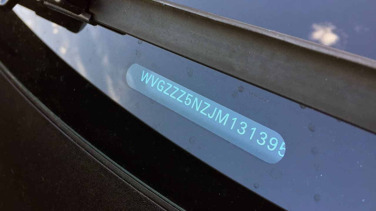 ¿Por qué mi coche tiene dos números de VIN diferentes?