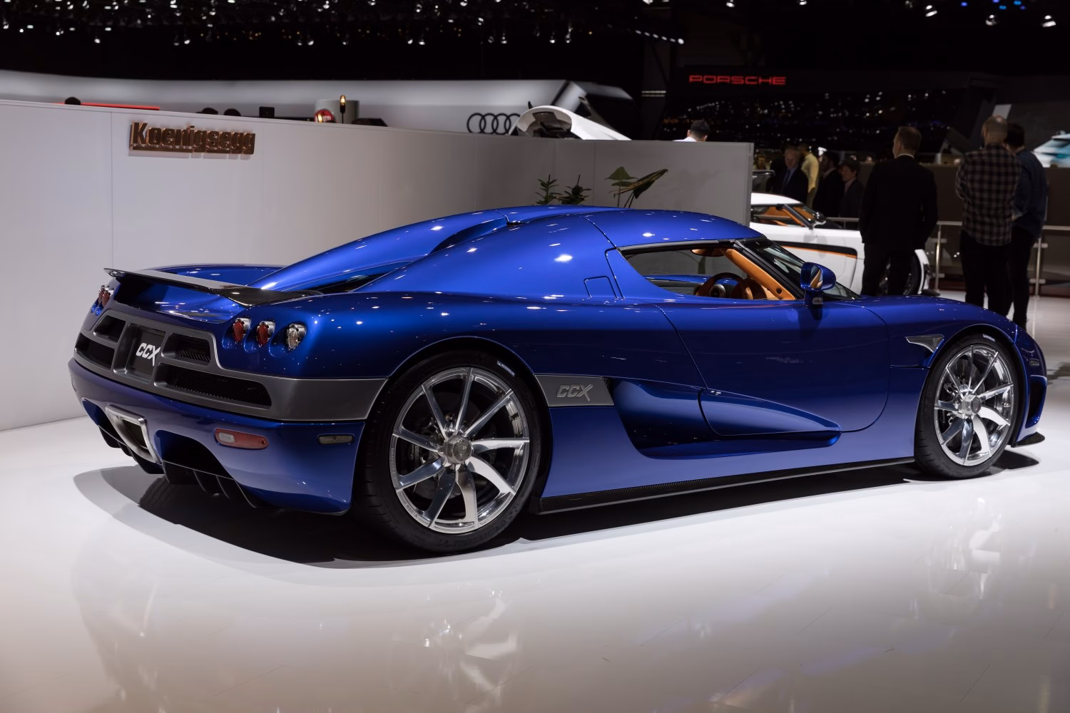 Does the Koenigsegg CCX have a Ford engine?