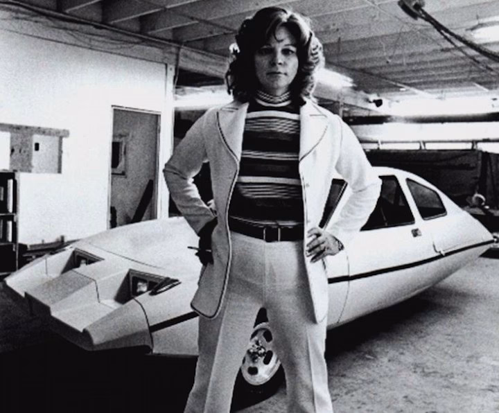 ¿Dale Earnhardt salió del coche?