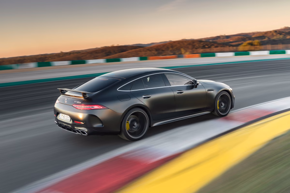 ¿Qué tipo de carrocería es un coche de cuatro puertas?