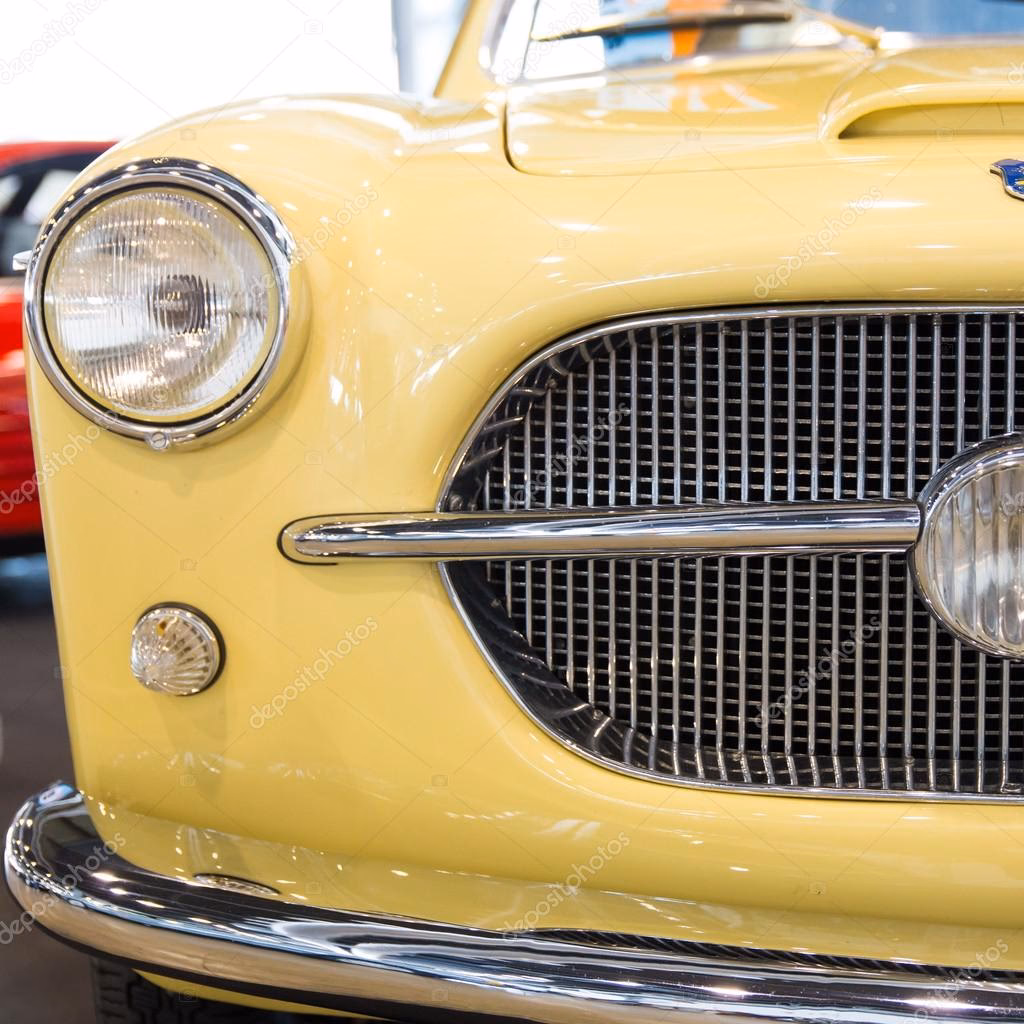 ¿Que marca es el carro con circulos?