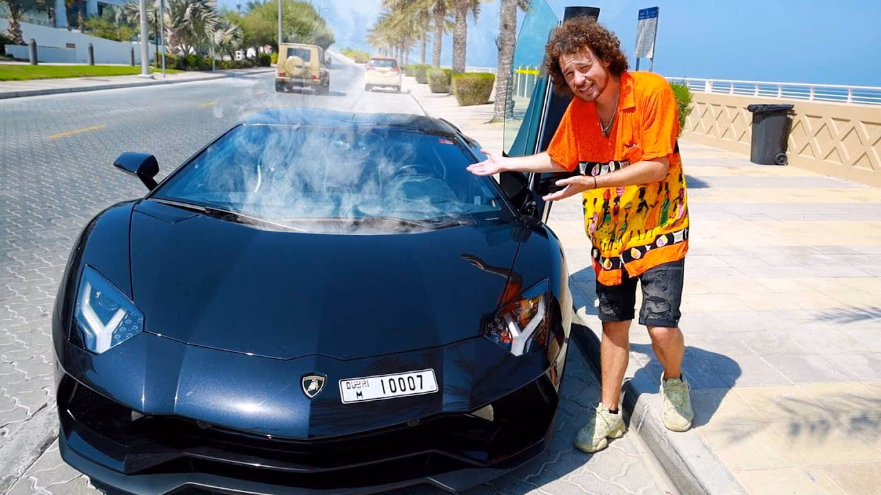 ¿Qué compañía es la de Luisito Comunica?