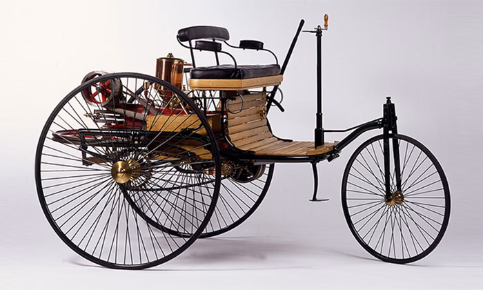 ¿Quién fabricó el primer automóvil de tres ruedas?