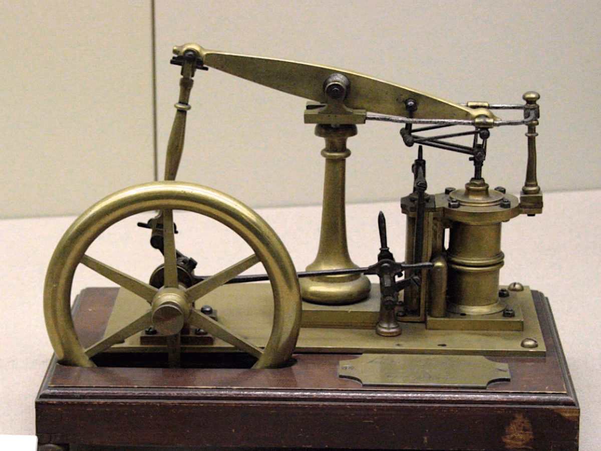 ¿Qué mejoras hizo James Watt en la máquina de vapor?