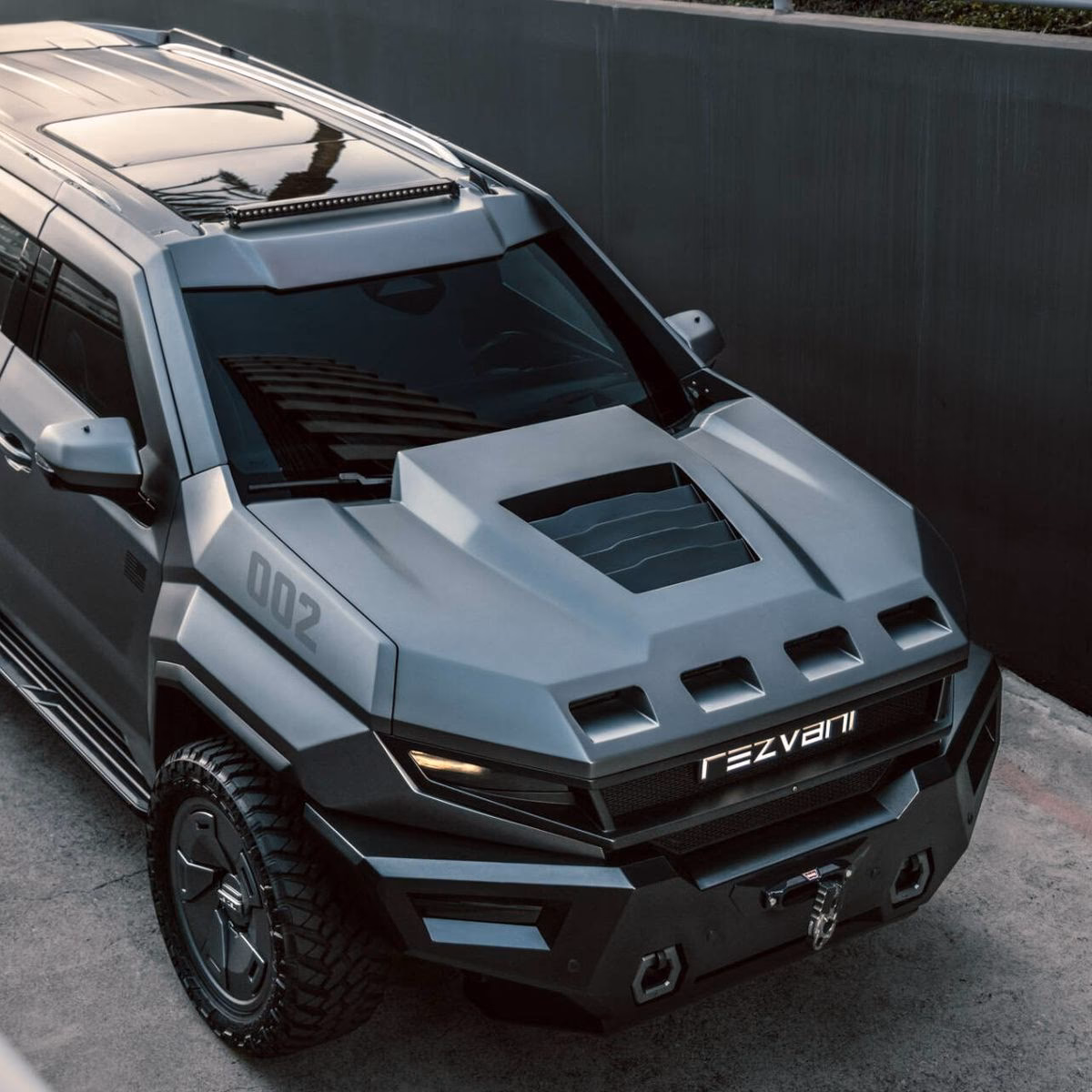 ¿De qué trata la película sobre el mundo post apocalíptico con coches?