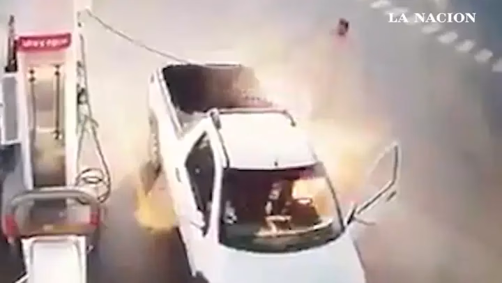 ¿Qué pasa si se usa el celular en una gasolinera?