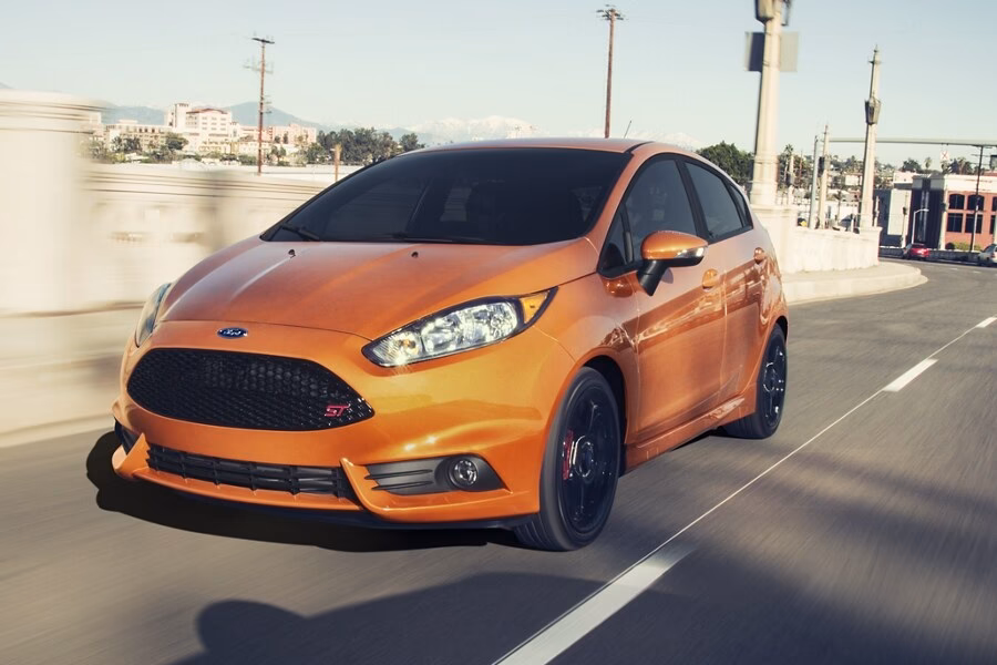 ¿Cuál es el precio de un Ford Fiesta modelo 2012?