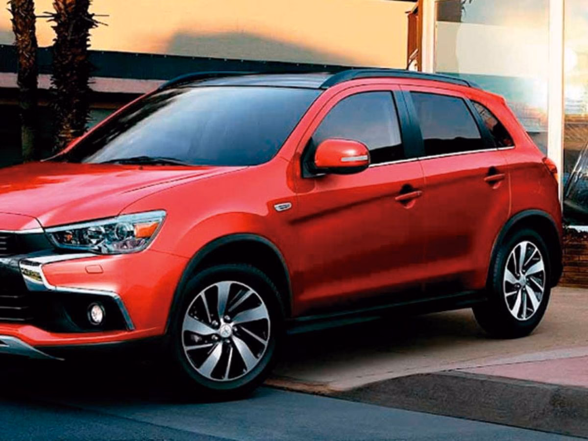 What is the difference between a liftgate and a hatch?