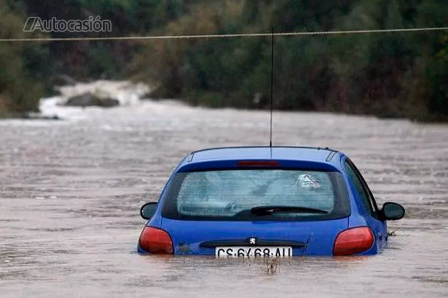 ¿Pueden los coches híbridos circular en caso de inundaciones?