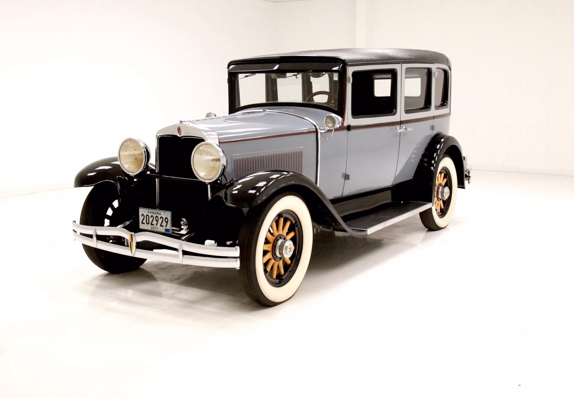 Why did Hupmobile go out of business?