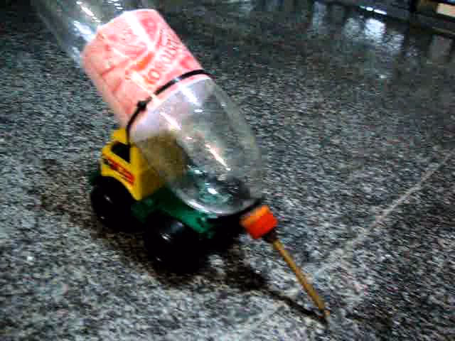 ¿Cómo funciona un carro impulsado por un globo?