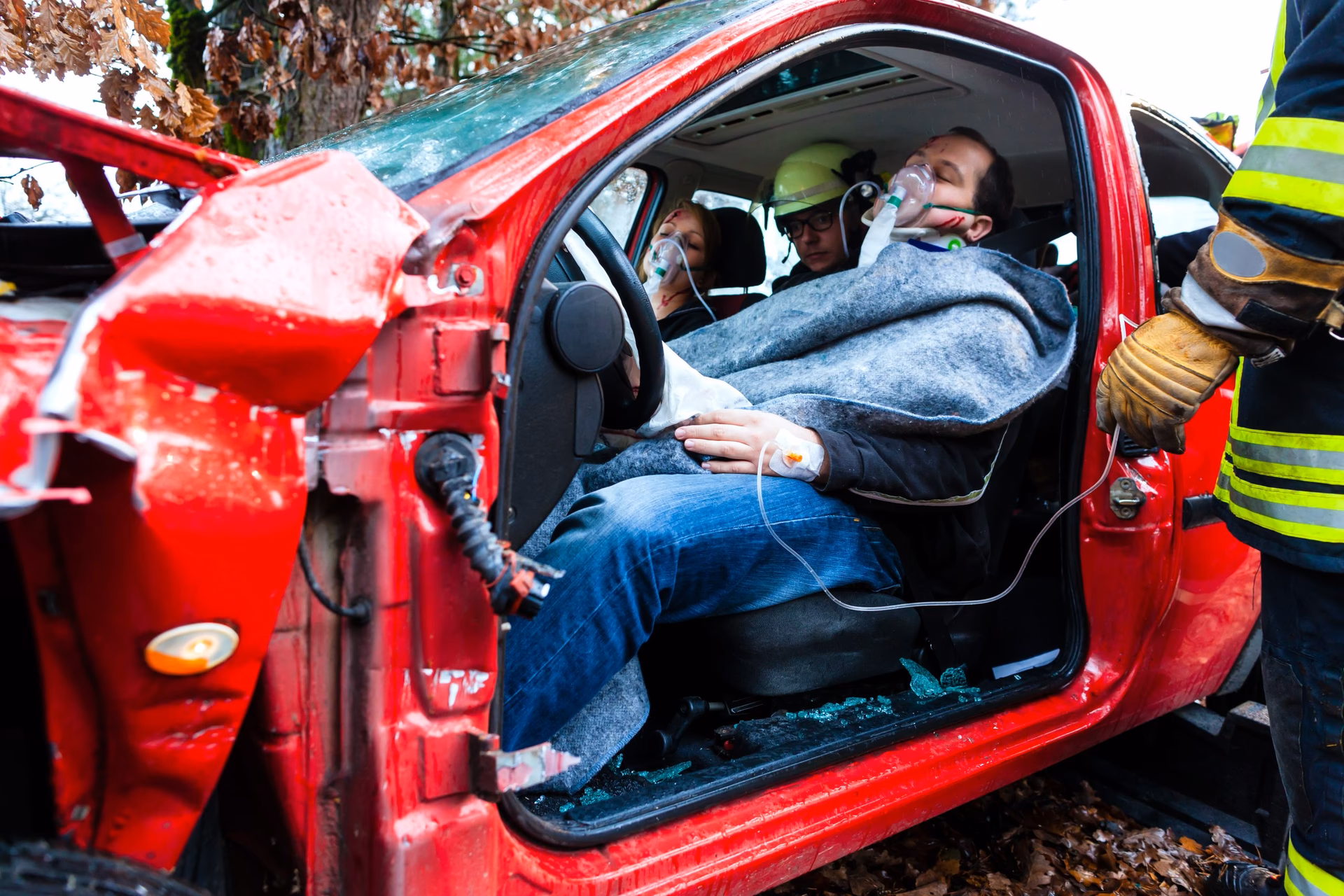 ¿Quién cubre los daños causados por un vehículo sin seguro?